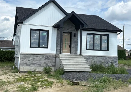 Bungalow à vendre - 880 Rue du Campanile, Drummondville, J2B8W7