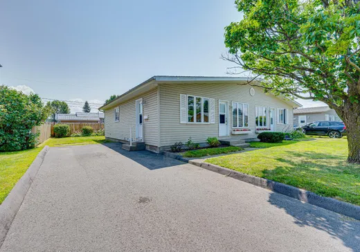 Two or more stories for sale - 155 Rue du Zouave, Salaberry-de-Valleyfield, J6T2W8