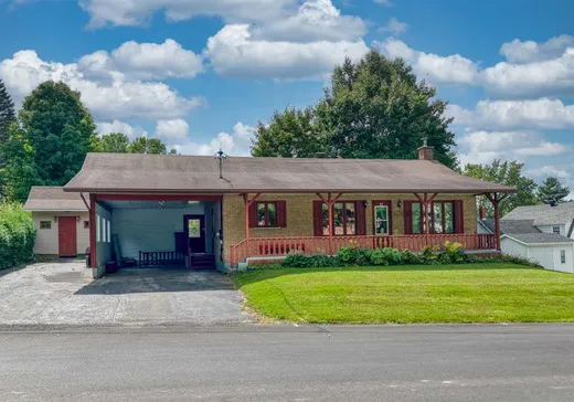 Bungalow à vendre - 15 Rue L'Heureux, Warwick, J0A1M0