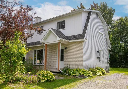 Two or more stories for sale - 2910 Rue des Topazes, Sherbrooke, J1G4C3