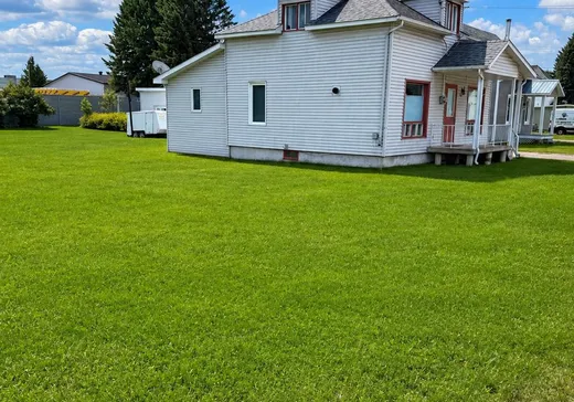 House for sale - 120 Rue Chagnon, Saint-Michel-des-Saints, J0K 3B0