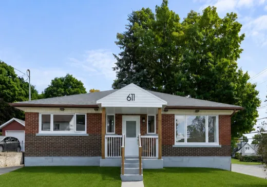 House for sale - 611 Av. St-Georges, Sainte-Marie, G6E 1P3
