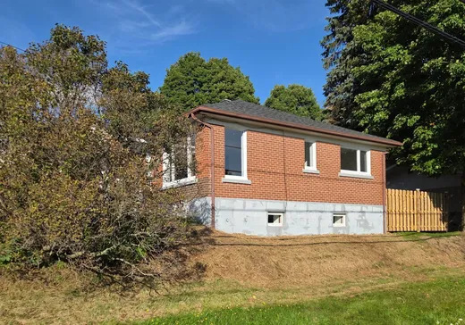 House for sale - 611 Av. St-Georges, Sainte-Marie, G6E 1P3