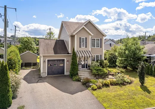 Two or more stories for sale - 104 Rue de l'Iris, Cowansville, J2K0C2