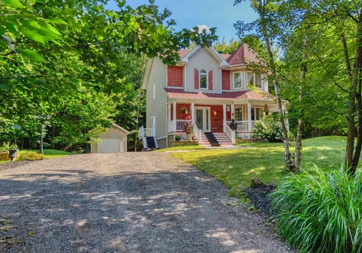 House for sale - 70 Ch. des Pins, Ste-Anne-Des-Lacs, J0R 1B0