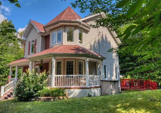 House for sale - 70 Ch. des Pins, Ste-Anne-Des-Lacs, J0R 1B0
