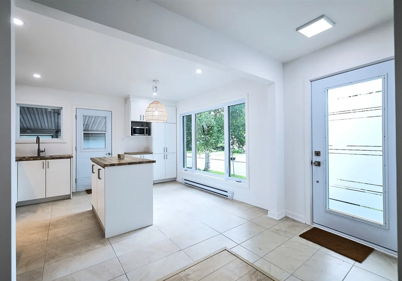 1064 Boul. Manseau — photo 3