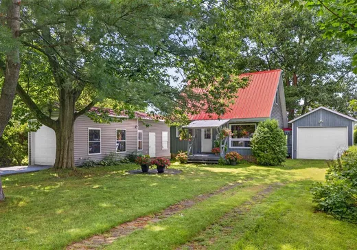 1 1/2 Storey for sale - 34 Rue Claude, St-Francois-Du-Lac, J0G1M0