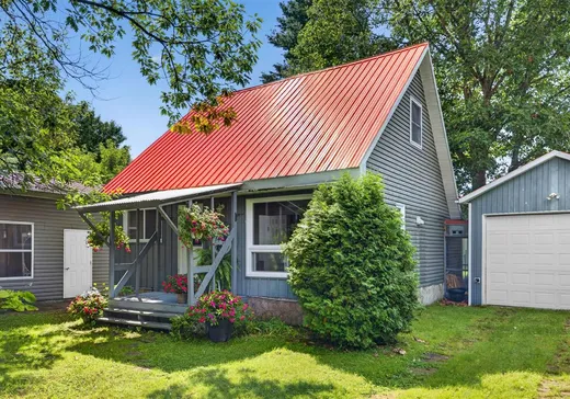 House for sale - 34 Rue Claude, St-Francois-Du-Lac, J0G 1M0