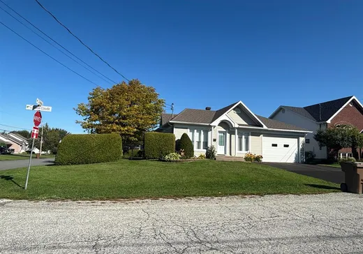 Bungalow à vendre - 2 Rue Marie-Claude, Louiseville, G6T1P2