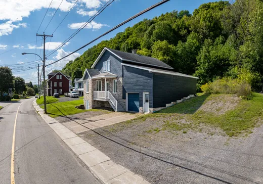 Maison à vendre - 9403 Av. Royale, Sainte-Anne-de-Beaupré, G0A 3C0