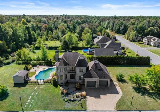 Maison à vendre - 325 Rue Beauchesne, St-Germain-De-Grantham, J0C 1K0