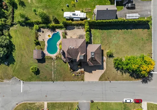 Maison à vendre - 325 Rue Beauchesne, St-Germain-De-Grantham, J0C 1K0