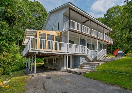 Two or more stories for sale - 14 Rue Perreault, St-Hippolyte, J8A2H9
