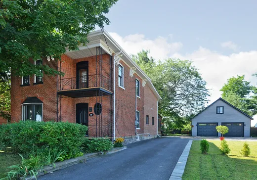 Maison à étages à vendre - 16-18A Rue Bridge, Ormstown, J0S1K0