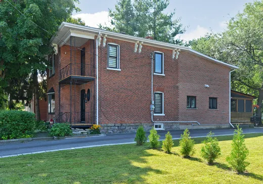 Maison à vendre - 16-18A Rue Bridge, Ormstown, J0S 1K0