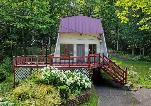 Two or more stories for sale - 319 Ch. du Lac S., Saint-Mathieu-de-Rioux, G0L3T0