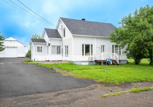 Two or more stories for sale - 205 Route 397, Amos, J0Y1S0