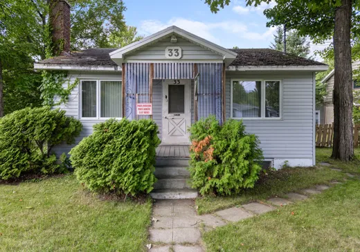 Two or more stories for sale - 33 Rue des Lilas, St-Lambert-De-Lauzon, G0S2W0