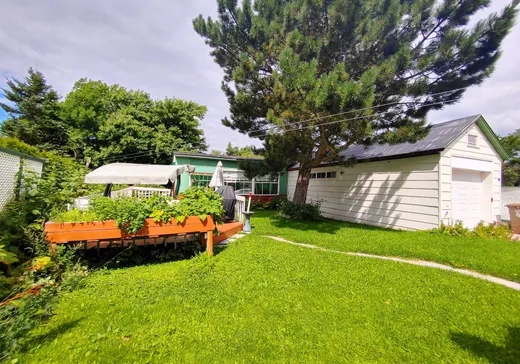 House for sale - 184 Rue Principale, Les Mechins, G0J 1T0