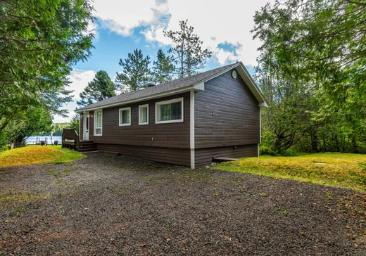 Two or more stories for sale - 1831 Mtée des Quatre-Lacs, St-Adolphe d'Howard, J0T2B0