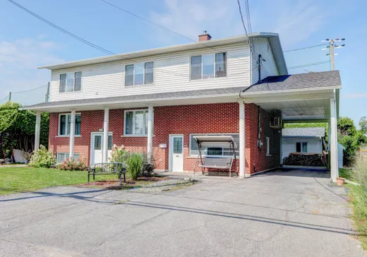 Two or more stories for sale - 5060 Rue Frontenac, Saint-Hyacinthe, J2S2E5