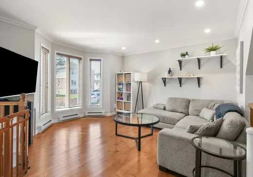 Maison à vendre - 7130 Rue Tourangeau, St-Hubert, J3Z 1G2