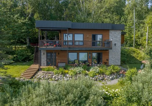 Maison à vendre - 17 Ch. des Faucons, Témiscouata-sur-le-Lac, G0L 1E0