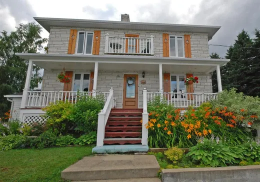 Maison à étages à vendre - 3489 Av. Royale, St-Ferreol-les-Neiges, G0A3R0