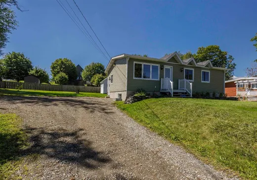 Bungalow à vendre - 74 Rue Montcalm, Sherbrooke, J1C0N5
