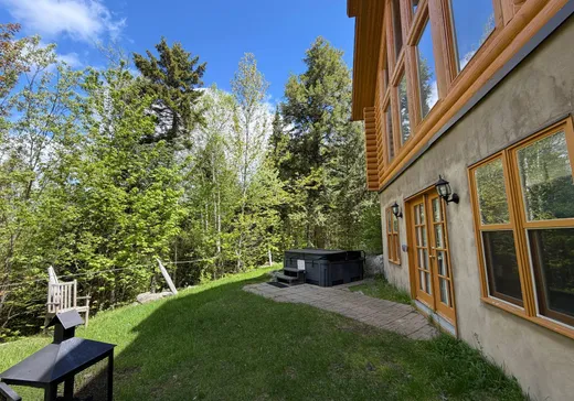 Maison à vendre - 16 Ch. du Grand-Pic, Saint-Sauveur, J0R 1A0
