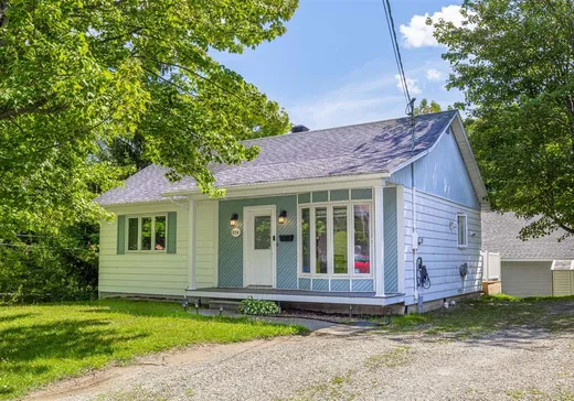 Bungalow à vendre - 854 Rue Beauchamp, Rock Forest, J1N2P5