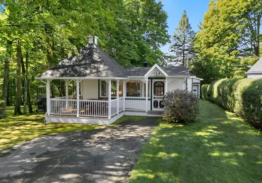 Bungalow for sale - 54 Av. de la Plage, Magog, J1X5V3