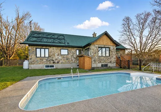 Bungalow à vendre - 2698 Rue Bernier, Orford, J1X0R3