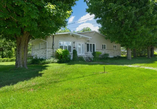 Bungalow à vendre - 1 Rue St-Joseph, Windsor, J1S2E6