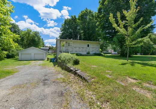 Maison à vendre - 1 Rue St-Joseph, Windsor, J1S 2E6