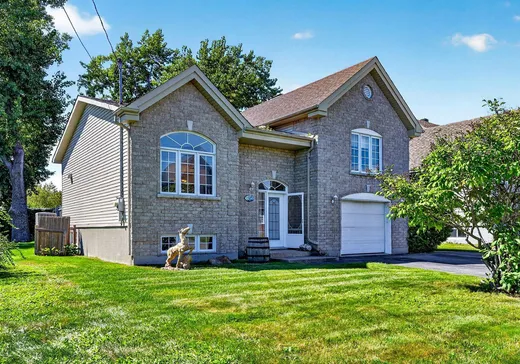 Two or more stories for sale - 205 26e Avenue, Saint-Zotique, J0P1Z0