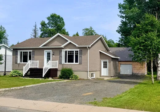 Maison à vendre - 402 Rue de l'Église, Sept-Îles, G0G 1H0