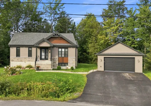 Two or more stories for sale - 6 Rue Neptune, Saint-Hyacinthe, J0E1Z0