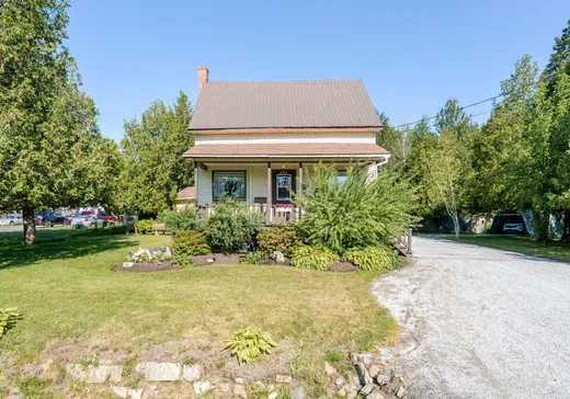 Maison à étages à vendre - 301 Rue Principale, Weedon, J0B3J0