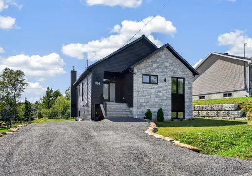 Bungalow à vendre - 184 Rue des Marguerites, St-Ferreol-les-Neiges, G0A3R0