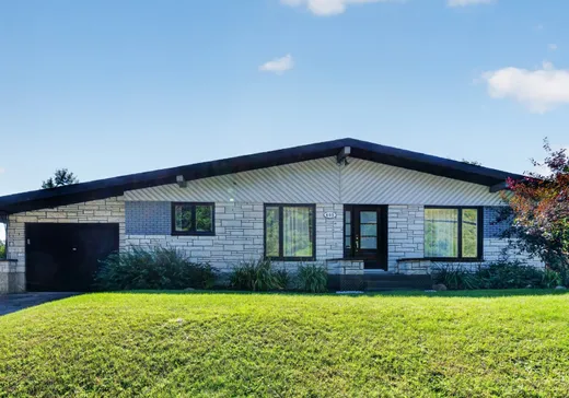 Bungalow à vendre - 405 Av. Royale, Petite-Riviere-St-François, G0A3X0