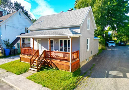 Maison à étages à vendre - 148 Rue St-Jean E., East Angus, J0B1R0