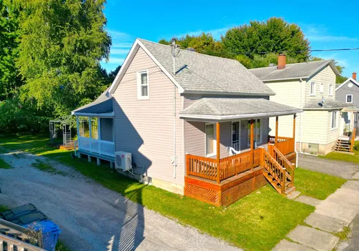 Maison à vendre - 148 Rue St-Jean E., East Angus, J0B 1R0