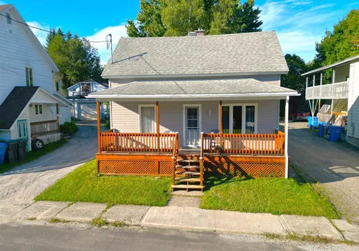 Maison à vendre - 148 Rue St-Jean E., East Angus, J0B 1R0