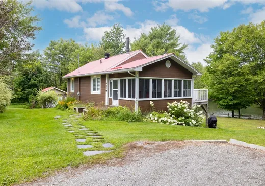 Bungalow à vendre - 435 Ch. Larivière, Bury, J0B1J0