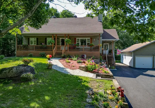 Bungalow à vendre - 120 Rue Ste-Croix, Lachute, J8H4M2