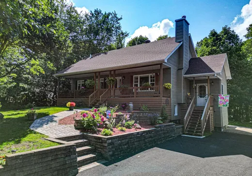Maison à vendre - 120 Rue Ste-Croix, Lachute, J8H 4M2