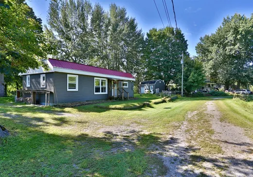 Bungalow for sale - 300 Place Bourbeau, Acton Vale, J0H1A0