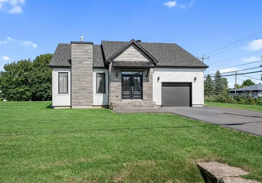 Bungalow à vendre - 13 1re Rue, Saint-Stanislas-de-Kostka, J0S1W0